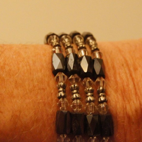 Magnetic Wrap Bracelet Black and silver beads 36" - Picture 9 of 12
